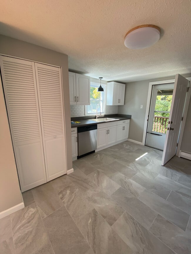 31 Chapel St, Unit 33 Chapel St