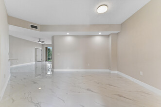 12454 Crystal Pointe Dr in Boynton Beach, FL - Building Photo - Building Photo