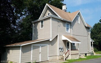 9 E Johnston St in Washington, NJ - Building Photo - Building Photo