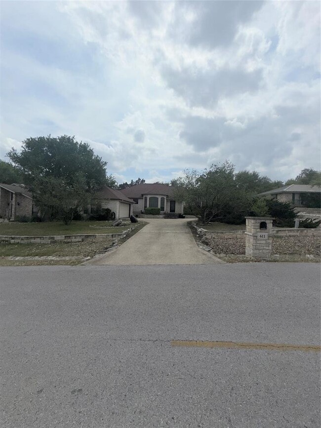 611 Rolling Green Dr in Lakeway, TX - Building Photo - Building Photo