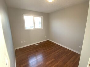 10612 154 St NW in Edmonton, AB - Building Photo - Building Photo