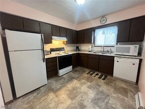 7880 French Dr in Northfield, OH - Building Photo - Building Photo