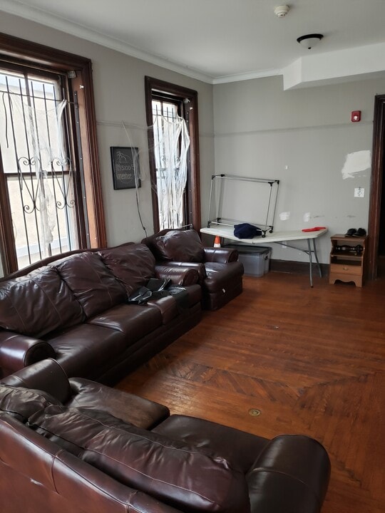 1705 W Montgomery Ave in Philadelphia, PA - Foto de edificio