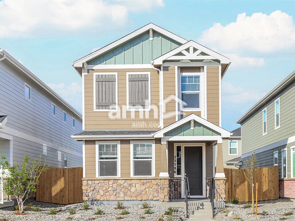 23521 E 2nd Pl in Aurora, CO - Building Photo
