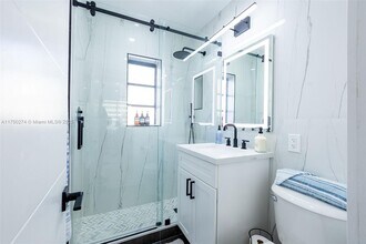 311 Liberty St, Unit 7 in Hollywood, FL - Building Photo - Building Photo
