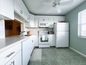 900 Dogwood Dr in Delray Beach, FL - Building Photo - Building Photo