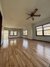 527 Peyton St, Unit First Floor Unit # 1 in Geneva, IL - Foto de edificio - Building Photo