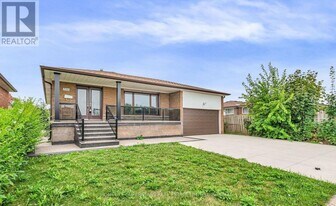 3716 Teeswater Rd in Mississauga, ON - Building Photo