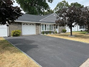 21 Hahn Ave in Rochelle Park, NJ - Building Photo - Building Photo