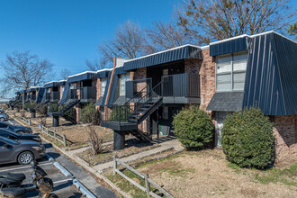 Southbrooke Apartments in Fort Smith, AR - Building Photo - Building Photo