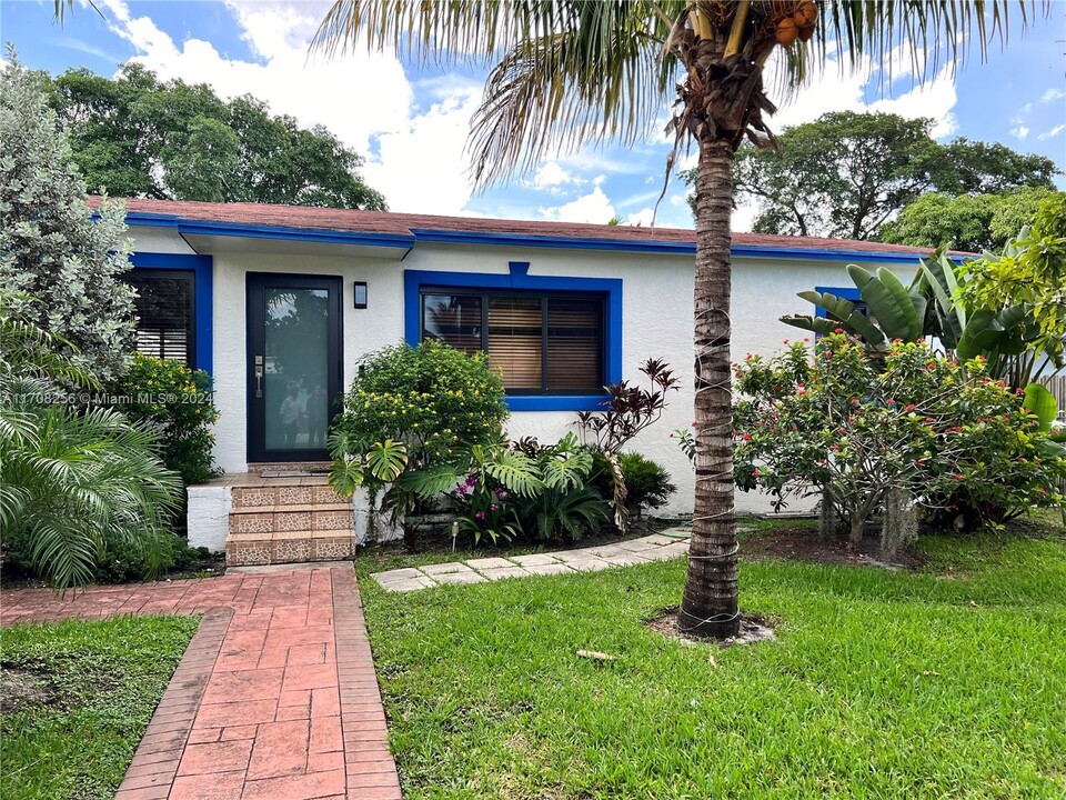 281 NW 147th St in Miami, FL - Building Photo