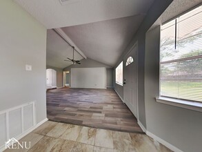 707 Meadowglen Dr in Baytown, TX - Building Photo - Building Photo