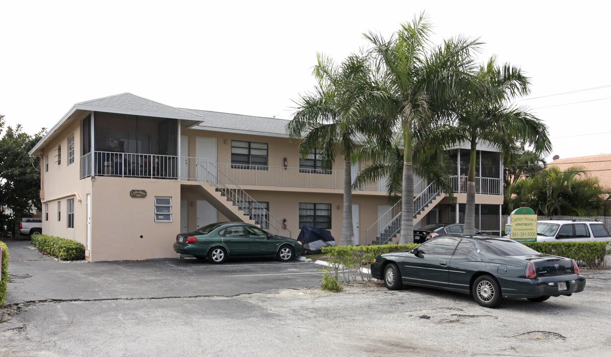 Carlton House II in Boca Raton, FL - Foto de edificio