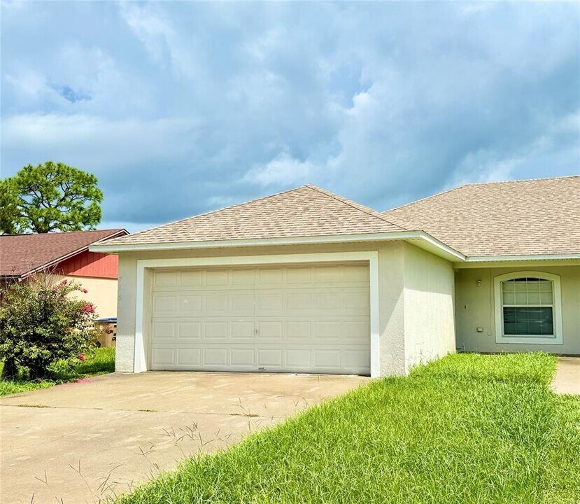 715 Lucaya Dr in Poinciana, FL - Building Photo