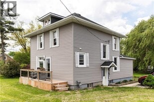 3067 Garrison Rd in Fort Erie, ON - Building Photo