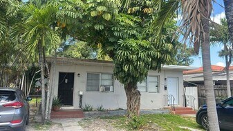 1743 NW 15th St in Miami, FL - Building Photo