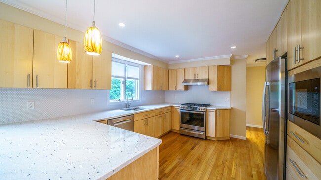 298 Adams St, Unit 2