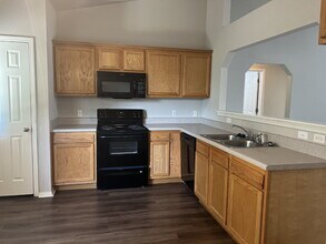 8105 Huntington Way in Fort Smith, AR - Building Photo - Building Photo