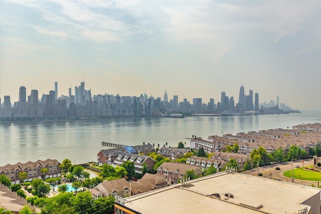 7000 JFK Blvd E in West New York, NJ - Building Photo - Building Photo