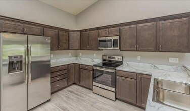 3034 Sherwood Dr, Unit 3034 in Marion, IA - Foto de edificio - Building Photo