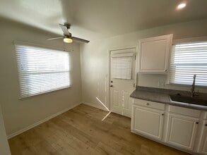 14320 Condon Ave in Lawndale, CA - Foto de edificio - Building Photo