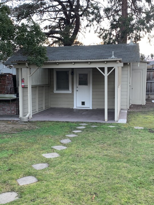 2080 Yale St, Unit Cottage in Palo Alto, CA - Building Photo