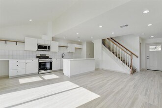 5205 2 Iron St in Austin, TX - Building Photo - Building Photo