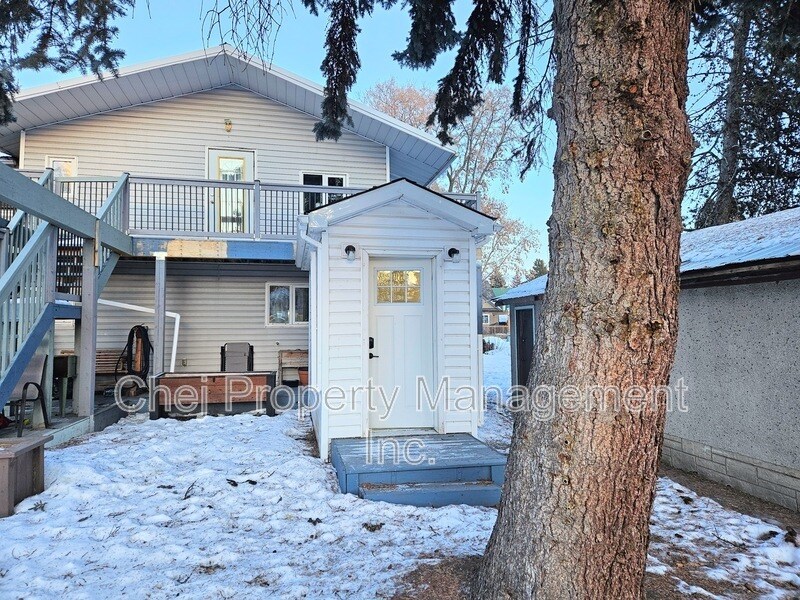 21 Langley Dr in Fort Saskatchewan, AB - Building Photo