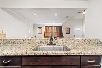 5218 Beach Dr in Panama City, FL - Foto de edificio - Building Photo