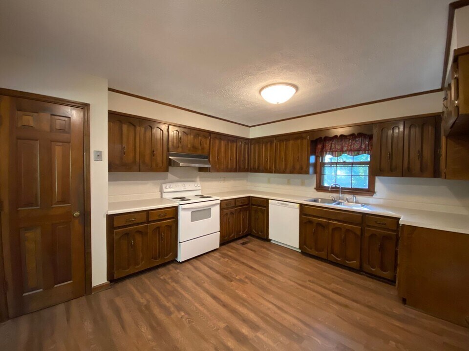 1204 8th Ave NE in Jacksonville, AL - Building Photo