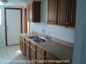 1540 NW 39th St in Lincoln City, OR - Building Photo - Building Photo