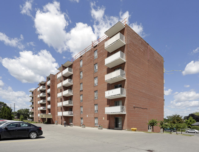 Regency Court II in Guelph, ON - Building Photo - Building Photo