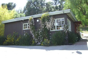 275 N Topanga Canyon Blvd in Topanga, CA - Building Photo