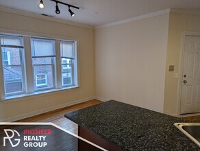 3246 N Clifton Ave, Unit W1 in Chicago, IL - Building Photo - Building Photo