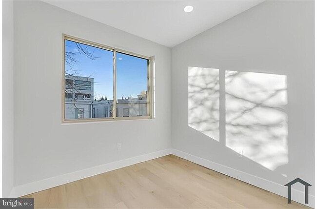 property at 1229 W Hilton St