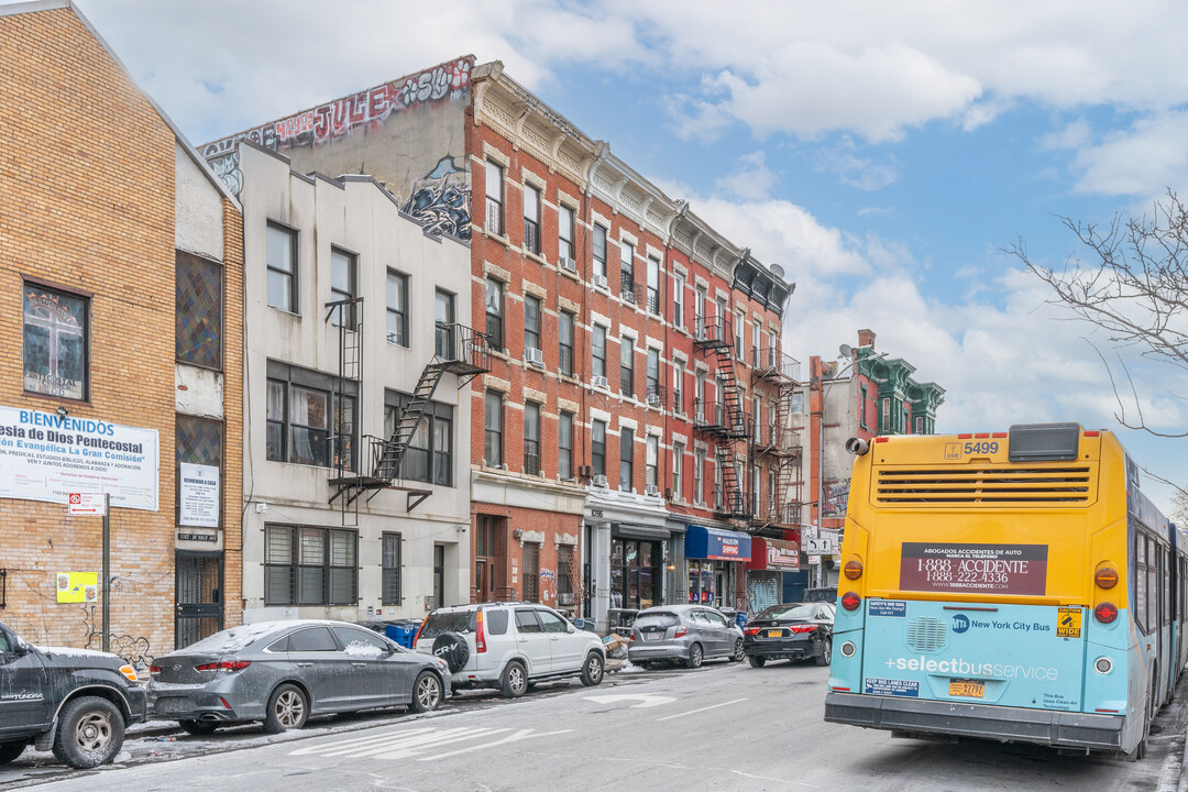 1098 De Kalb Ave in Brooklyn, NY - Building Photo