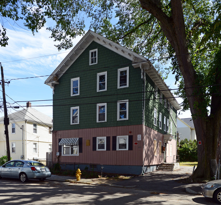 100 Garfield St in Central Falls, RI - Building Photo