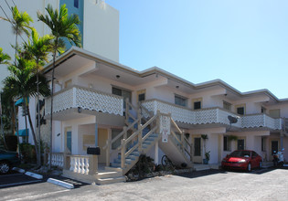 Coral Reef Apartments in Pompano Beach, FL - Building Photo - Building Photo