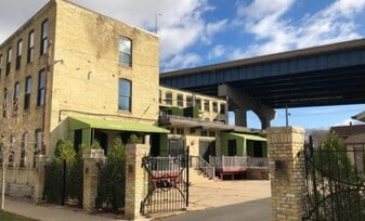 602 S 9th St in Milwaukee, WI - Building Photo