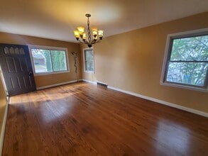 5624 N Dexter Ave in Glendale, WI - Building Photo - Building Photo