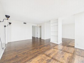 5001 Woodway Dr in Houston, TX - Building Photo