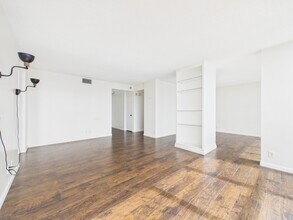 5001 Woodway Dr in Houston, TX - Building Photo - Building Photo