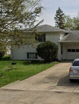 1441 Creek Ave in Aurora, IL - Building Photo