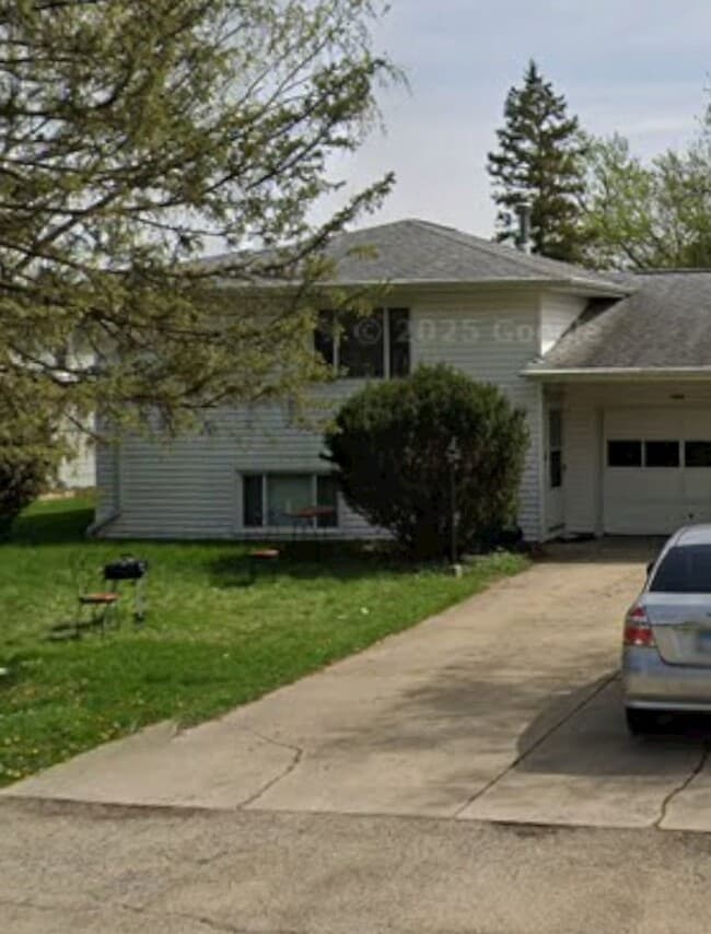 property at 1441 Creek Ave