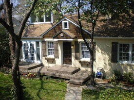 395 Lofton Rd NW in Atlanta, GA - Building Photo