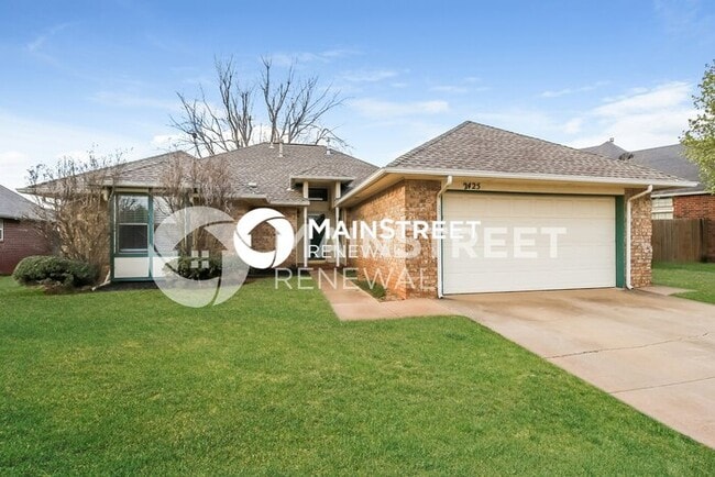 2425 E Hills Dr in Moore, OK - Building Photo - Building Photo