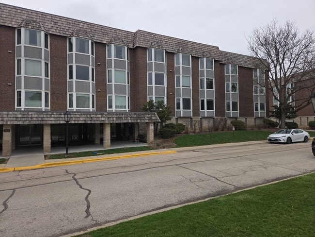 400 Thames Pkwy in Park Ridge, IL - Foto de edificio - Building Photo