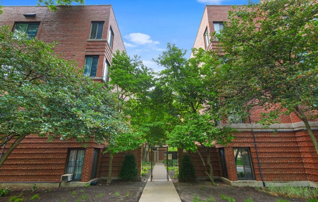 property at 1208 W Chase Ave
