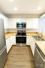 1840 J Julian Ln in Charlotte, NC - Foto de edificio - Building Photo