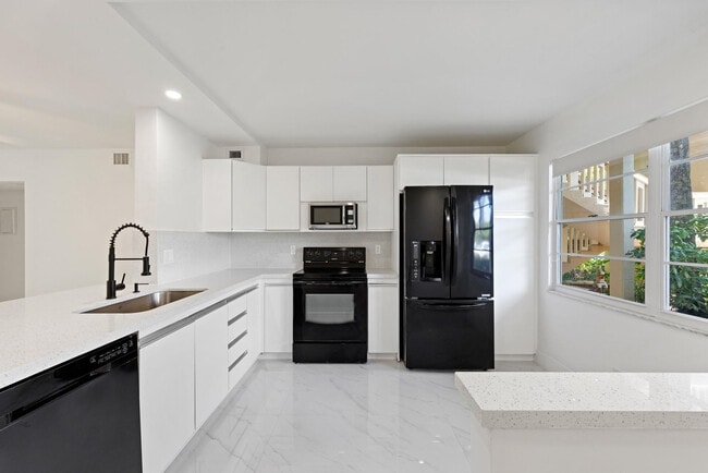 2202 Lucaya Bend in Coconut Creek, FL - Building Photo - Building Photo